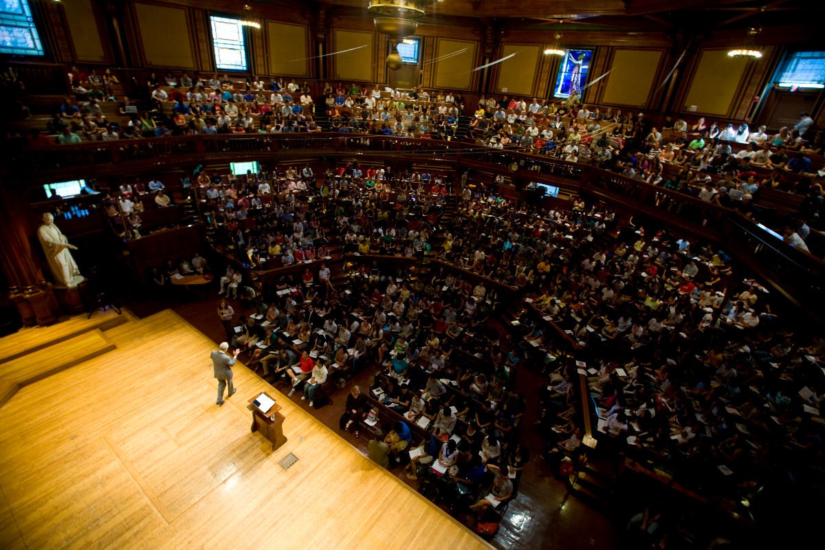 ▲(Cambridge, MA - September 15, 2008) Moral Reasoning 22: Justice, taught by Professor Michael Sandel inside Sanders Theatre at Harvard University. Staff Photo Justin Ide/Harvard News Office